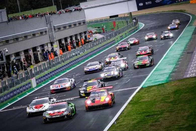 นักแข่งไทย AAS Motorsport โชว์ฟอร์มเดือด ขับเคี่ยว พารถลายไทย เข้ารอบ Main Race ขึ้นนำอันดับ 1 ก่อนพลาดเสียจังหวะในศึก FIA GT Nations Cup 2019 (FIA Motorsport Games) ประเภท GT Cup ณ กรุงโรม ประเทศอิตาลี