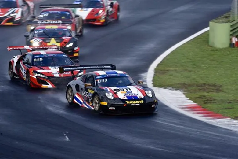นักแข่งไทย AAS Motorsport โชว์ฟอร์มเดือด ขับเคี่ยว พารถลายไทย เข้ารอบ Main Race ขึ้นนำอันดับ 1 ก่อนพลาดเสียจังหวะในศึก FIA GT Nations Cup 2019 (FIA Motorsport Games) ประเภท GT Cup ณ กรุงโรม ประเทศอิตาลี