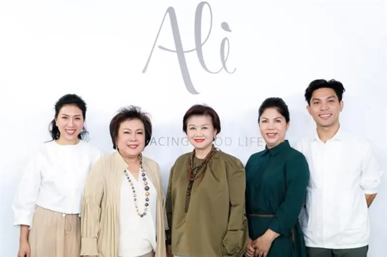 “เจ เอส แอล” ขยายธุรกิจรุกตลาดสุขภาพความงาม จับมือ “พสุธารา” ส่งแบรนด์ “Ali” ผลิตภัณฑ์ธรรมชาติ ทางเลือกใหม่สร้าง toxin-free lifestyle สำหรับผู้คน