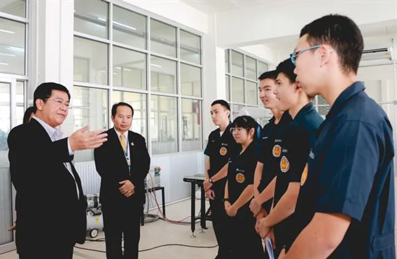 อาชีวะผลิตกำลังคนรองรับเศรษฐกิจผันแปร