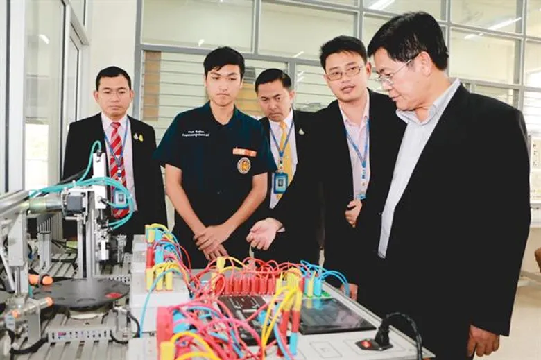 อาชีวะผลิตกำลังคนรองรับเศรษฐกิจผันแปร