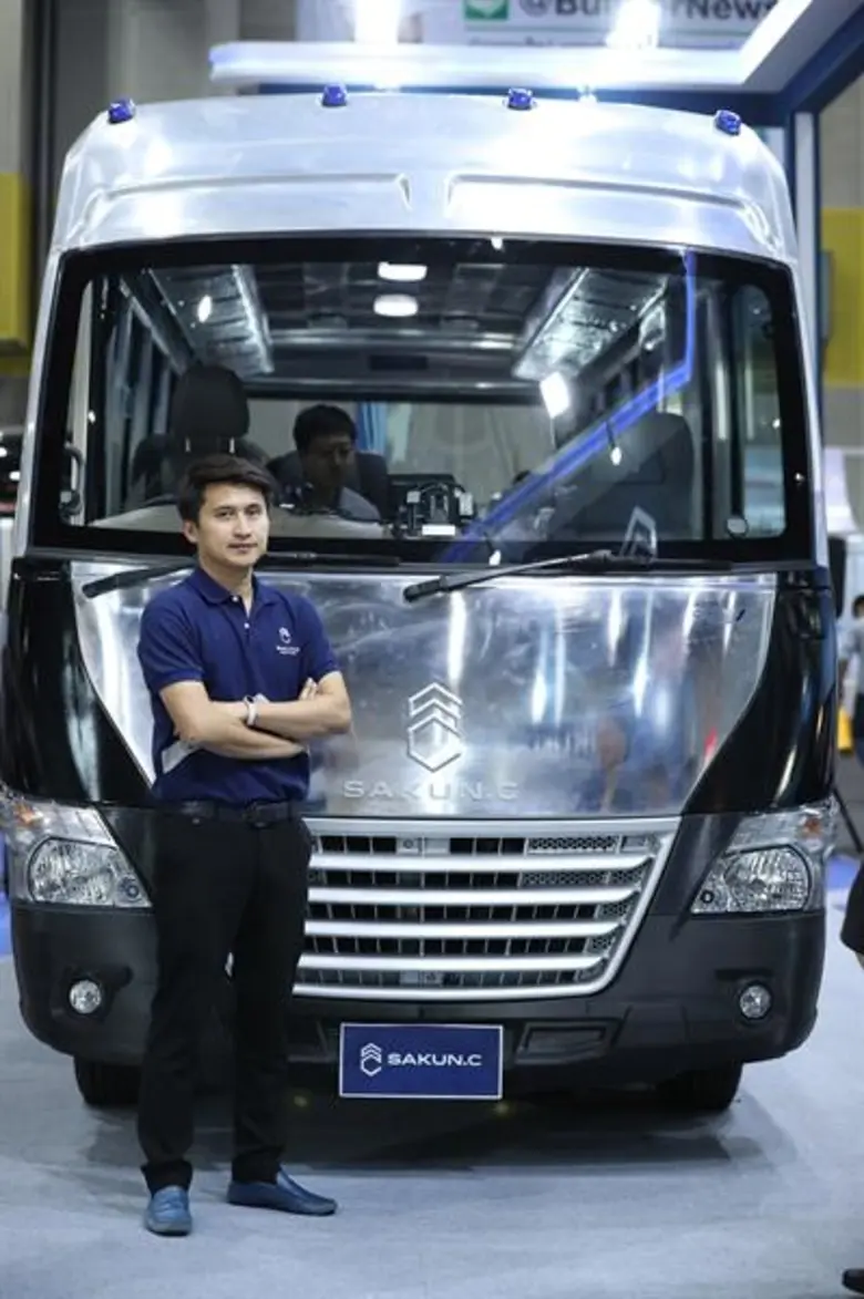 “Sakun C” ชิงเค้กตลาดมินิบัส เผยโฉม “สกุลฎ์ซี ซีบัส” ตัวถังซุปเปอร์คาร์ เจ้าเดียวในไทย ชูจุดแข็ง น้ำหนักเบา ประหยัดน้ำมัน แข็งแรง ปลอดภัย ไม่เป็นสนิม บำรุงรักษาน้อย รับประกันยาวนาน 5 ปี พร้อมให้คนไทยใช้งาน