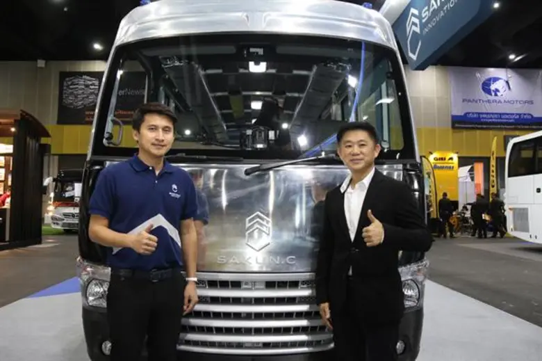 “Sakun C” ชิงเค้กตลาดมินิบัส เผยโฉม “สกุลฎ์ซี ซีบัส” ตัวถังซุปเปอร์คาร์ เจ้าเดียวในไทย ชูจุดแข็ง น้ำหนักเบา ประหยัดน้ำมัน แข็งแรง ปลอดภัย ไม่เป็นสนิม บำรุงรักษาน้อย รับประกันยาวนาน 5 ปี พร้อมให้คนไทยใช้งาน