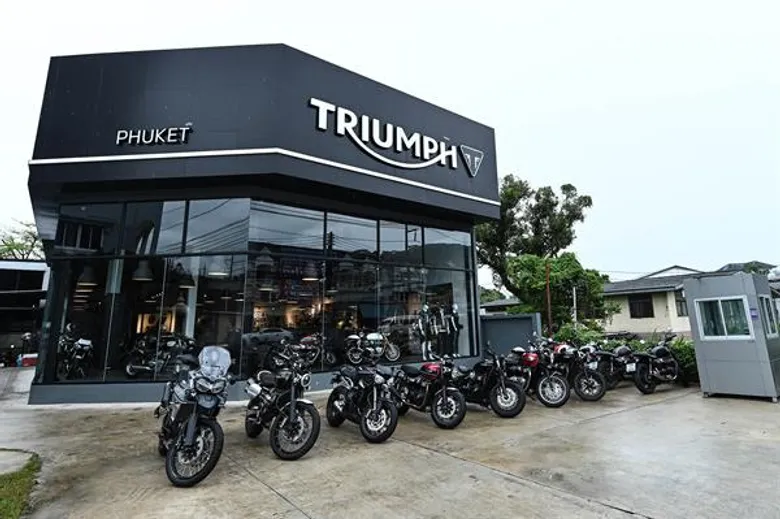“ไทรอัมพ์ มอเตอร์ไซเคิลส์” ผนึกกำลัง “วัชร มารีน” ปรับโฉมโชว์รูมและศูนย์บริการ “ไทรอัมพ์ ภูเก็ต” ตามมาตรฐาน ไทรอัมพ์ เวิลด์ สแตนดาร์ด