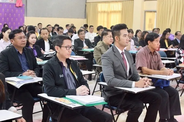 คนแห่เรียนเพียบ! นายกฯนก บริพันธ์ เปิดอบรมนักจัดรายการวิทยุและโทรทัศน์