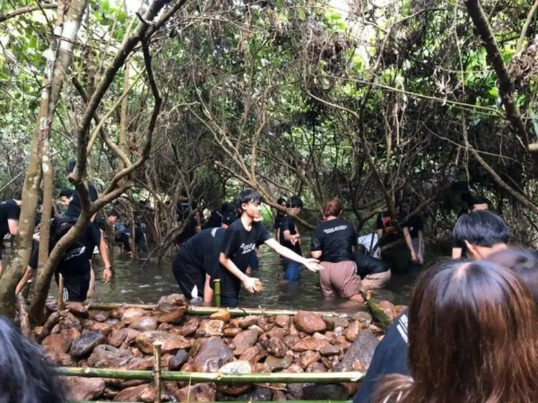 เยาวชนคนรุ่นใหม่ ม.ศรีปทุม จิตอาสาทำความดีด้วยหัวใจ เดินตามรอยพ่อ สร้างฝายชะลอน้ำ