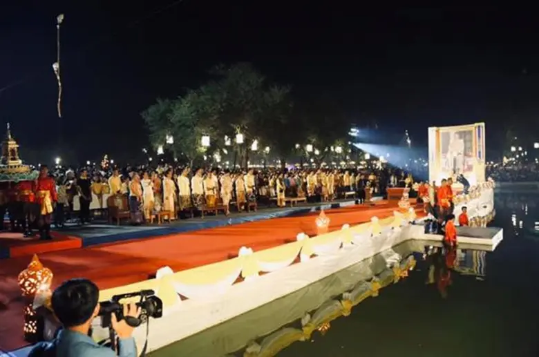 พิธีอัญเชิญพระประทีปลงลอยเป็นปฐมฤกษ์งานประเพณีลอยกระทง เผาเทียน เล่นไฟ จังหวัดสุโขทัย ประจำปี 2562