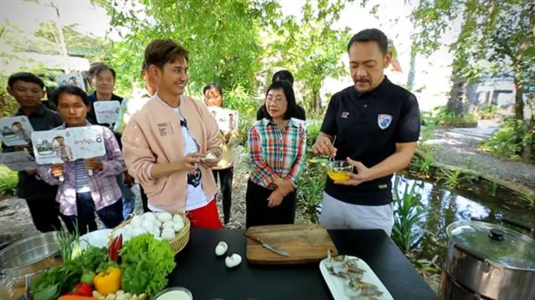 ปั๋ง ประกาศิต พักตัวพ่อคาสโนวา จับตะหลิวเข้าครัวตีไข่ในครัวลั่นทุ่ง ช่อง 8