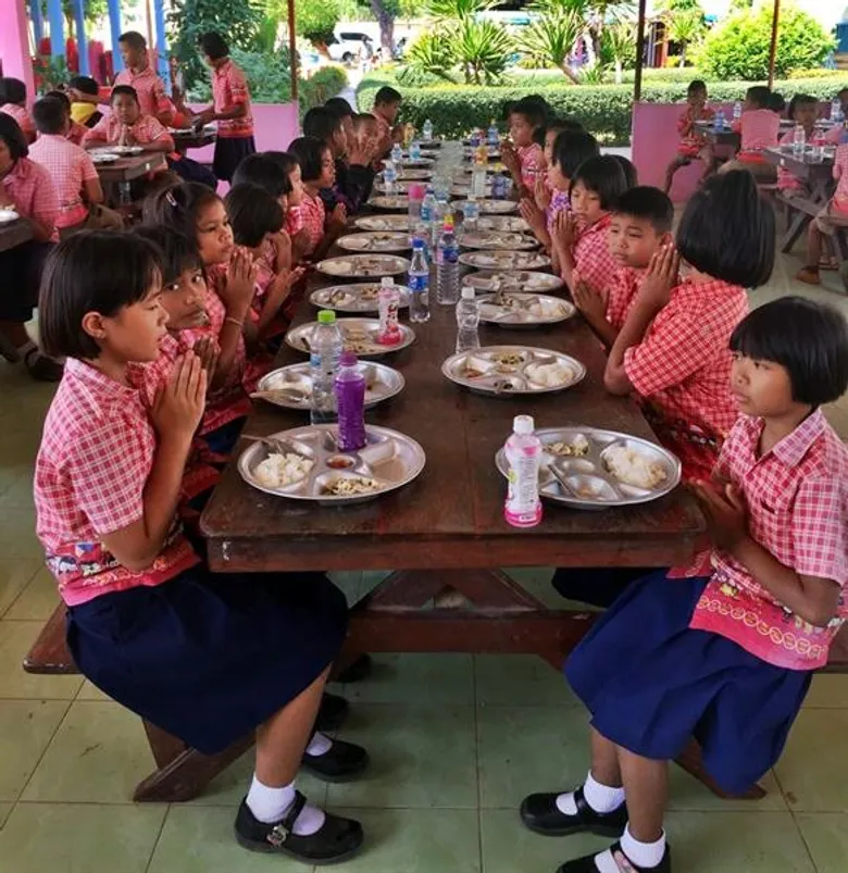 พิธีส่งมอบโครงการ "ซีพี รวมน้ำใจ จากพี่สู่น้อง" วันศุกร์ที่ 15 พ.ย. 2562
