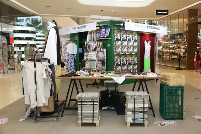 แบรนด์ DISAYA (ดิษยา) และ DRY CLEAN ONLY BANGKOK (ดราย คลีน โอนลี่ แบงคอก) จับมือกันนำเสนอคอลเลกชั่นพิเศษเพื่อเฉลิมฉลองเทศกาลส่งความสุขช่วงปลายปี (festive collection)