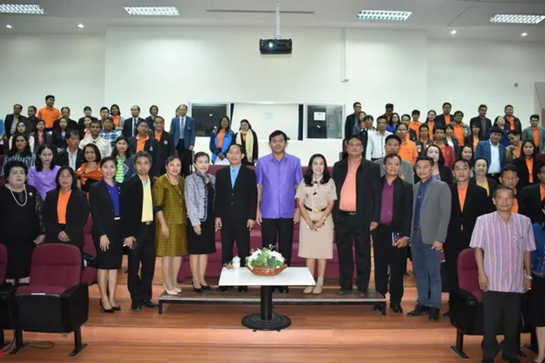 อำนาจเจริญ เดินหน้าประชุมผู้อำนวยการโรงเรียน และครูแนะแนว เพื่อบูรณาการช่วยเหลือเพิ่มทักษะด้านอาชีพแก่นักเรียนครอบครัวยากจนที่ไม่ได้เรียนต่อหลังจบการศึกษาภาคบังคับ