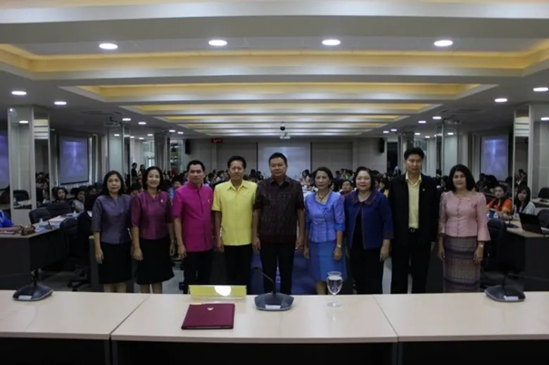 จังหวัดพระนครศรีอยุธยา ประชุมชี้แจงผู้อำนวยการโรงเรียนและครูแนะแนวเพื่อขับเคลื่อนโครงการเพิ่มทักษะด้านอาชีพแก่นักเรียนครอบครัวยากจนที่ไม่ได้เรียนต่อหลังจบการศึกษาภาคบังคับ