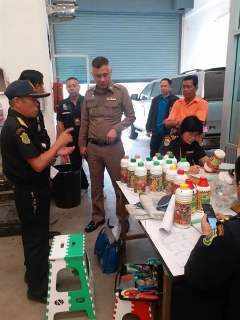 ดาวกระจาย 5 จุดบุกตัดตอน แหล่งผลิต ขาย สารชีวภัณฑ์ปลอมเสียหายกว่า 25 ล้านบาท