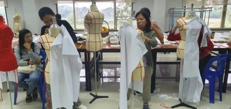 สถาบันฯนานาชาติ ต่อยอดนักดีไซน์เนอร์กลุ่ม SME OTOP คลัสเตอร์ผ้า