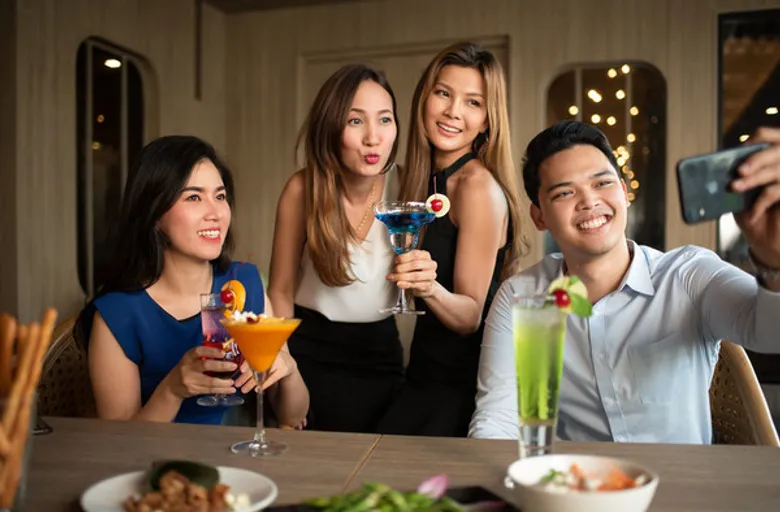 สั่งเครื่องดื่ม ฟรี! ของทานเล่น ที่ ไทย มี อัพ โรงแรม โรงแรมอิเลฟเว่น กรุงเทพฯ สุขุมวิท 11