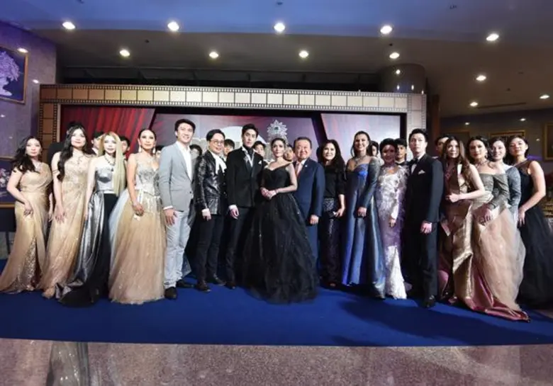 หรูหราระดับสิบ!! แอฟ ทักษอร ควงคู่ ต่อ ธนภพ เดินแฟชั่นโชว์เครื่องเพชร บิวตี้ เจมส์ฉลองเอ็กซ์คลูซีฟพรีวิว วัน อัลติจูด เรสซิเด้นซ์