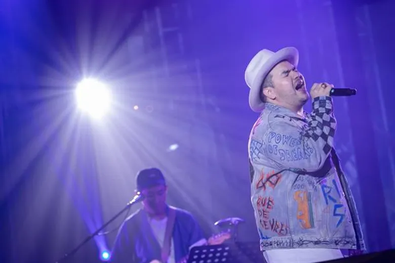 โอ๊ต ปราโมทย์ กอดคอ URBOY TJ มันส์เต็มที่ แรงดีไม่มีตกบนเวที คัฟเวอร์ไนท์ ไลฟ์ แอด เฟรน