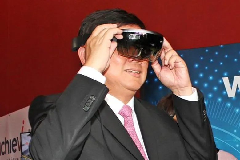 จุฬาฯ ร่วมกับภาครัฐและเอกชน เปิดหลักสูตรออนไลน์แห่งแรกของประเทศไทยมุ่งเสริมสร้างทักษะใหม่ให้แก่บุคลากรหวังกระตุ้นอุตสาหกรรมไทยให้ปรับตัวเพื่อรองรับการเปลี่ยนแปลงในยุคอุตสาหกรรม 4.0