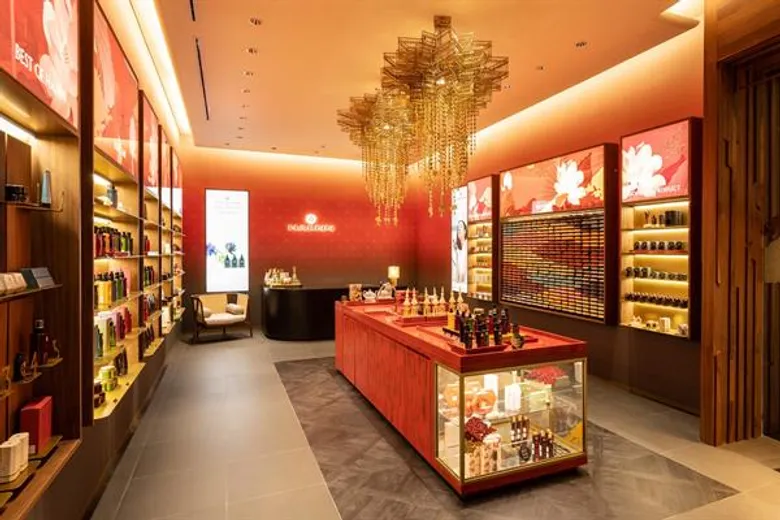 HARNN ฉลองครบรอบ 20 ปี เปิดสโตร์โฉมใหม่ ภายใต้แนวคิด The New Era of Thainess อัตลักษณ์ของแบรนด์ “HARNN” ภูมิปัญญา และวัฒนธรรมอันล้ำค่าของไทยสู่ New Concept Store