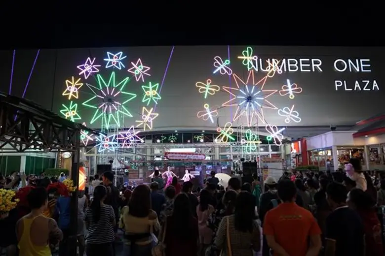 ตลาดนัมเบอร์วัน ราม 2 สืบสานวัฒนธรรมไทย ร่วมอนุรักษ์การแสดงไทยโบราณ พร้อมชมการเห่เรือสุดยิ่งใหญ่