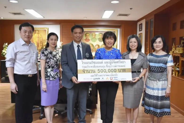 ภาพข่าว: โรงแรมริชมอนด์ และผู้มีจิตศรัทธา ร่วมมอบเงินบริจาคเพื่อสมทบทุน ซื้ออุปกรณ์การแพทย์ให้โรงพยาบาลพระนั่งเกล้า