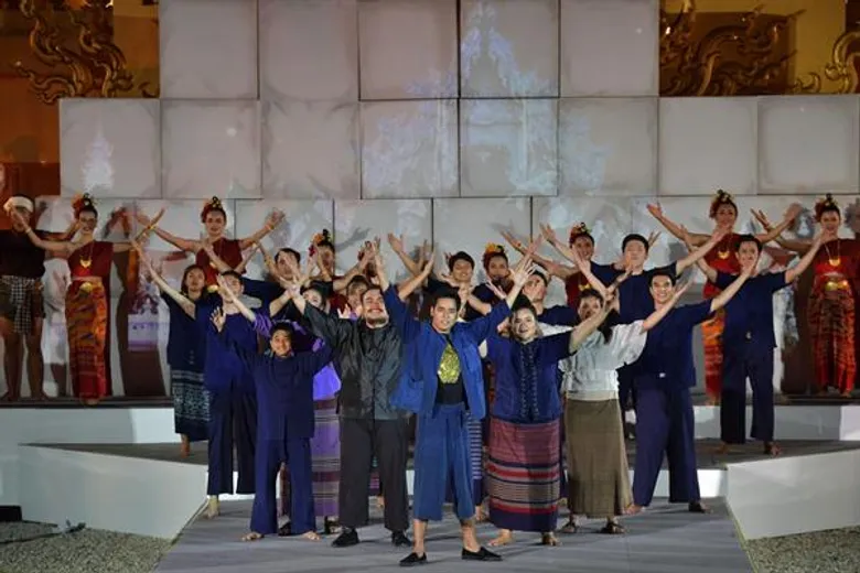 เชิดชูงานศิลปะชาติไทย “วัดร่องขุ่น ไลท์ เฟส ตอน ปฐมบท” ตื่นตาประทับใจไม่รู้เลือน เนรมิตร 6 จุดเปลี่ยนสี เปล่งแสง สร้างรายได้การท่องเที่ยวเชียงรายกว่า 740 ล้านบาท