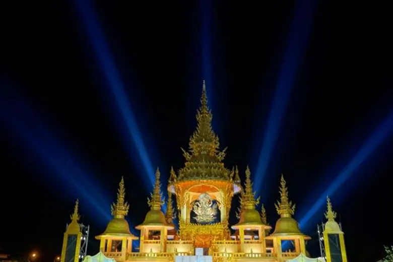 เชิดชูงานศิลปะชาติไทย “วัดร่องขุ่น ไลท์ เฟส ตอน ปฐมบท” ตื่นตาประทับใจไม่รู้เลือน เนรมิตร 6 จุดเปลี่ยนสี เปล่งแสง สร้างรายได้การท่องเที่ยวเชียงรายกว่า 740 ล้านบาท