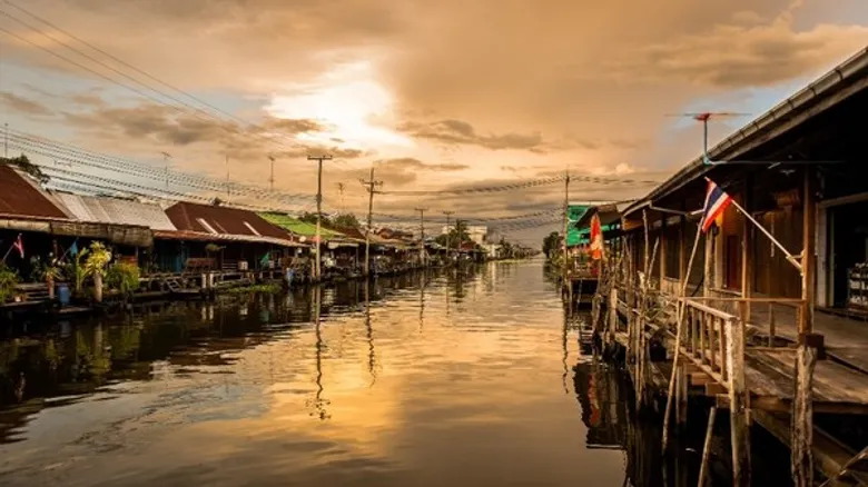 ล่องเรือเที่ยวคลอง ฟื้นวิถีชุมชน ไปง่ายๆ แบบสโลว์ไลฟ์ใกล้กรุง@บ้านแพ้ว
