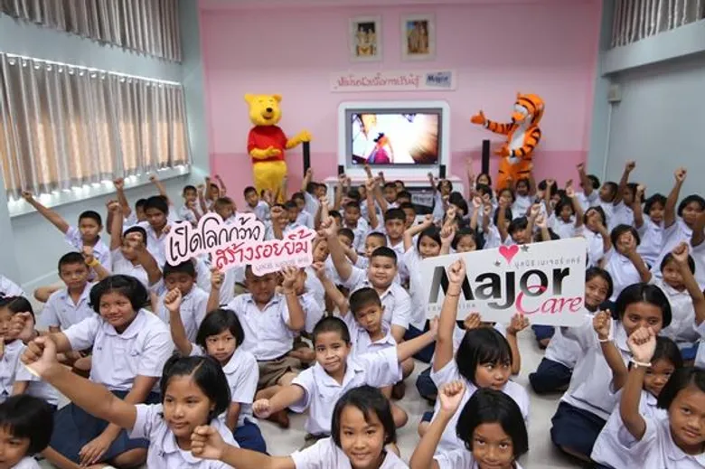 มูลนิธิ เมเจอร์ แคร์ เดินหน้าสร้างแรงบันดาลใจดี ๆ จากการชมภาพยนตร์ด้วย “กิจกรรมส่งมอบห้องหนังเพื่อการเรียนรู้” สู่ปีที่ 4 เป็นห้องที่ 40 มอบให้กับ โรงเรียนวัดใต้บ้านบ่อ อ.เมือง จ.สมุทรสาคร