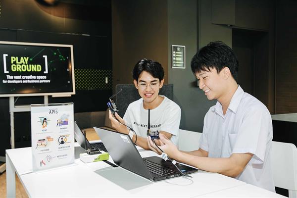 AIS เดินเครื่อง ผู้นำขับเคลื่อนนวัตกรรมสู่ภูมิภาค ผนึก ม.เชียงใหม่เปิด AIS Playground ผลักดันดิจิทัลครีเอเตอร์สายพันธุ์เทคฯ แห่งแรกของภาคเหนือ