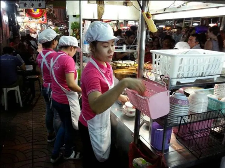 กทม.ชี้แจงการจัดถนนคนเดิน (วอล์คกิ้ง สตรีท)