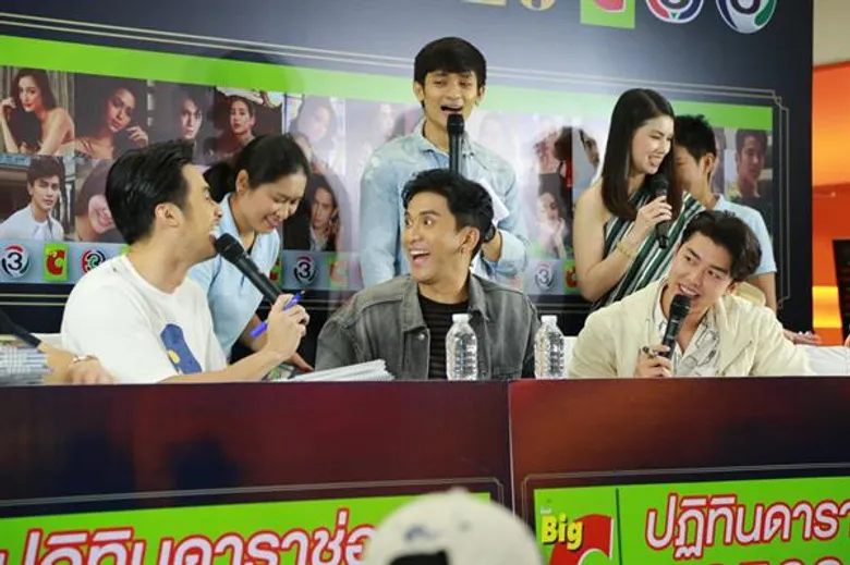 “พ่อคุณ... แม่คุณ...” ร่วมลุ้นพี่ บอย-ปกรณ์ เซ็นปฏิทินปีใหม่ บิ๊กซี มหาชัย