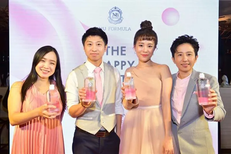 “นู ฟอร์มูล่า” สกินแคร์สัญชาติไทย โชว์ความสำเร็จเปิดตัวในจีน กว่า 1,000 สาขา ก้าวสู่แบรนด์โลก ชูผลิตภัณฑ์ที่ตอบโจทย์ทุกปัญหาผิว พร้อมดึง “Mintchyy” เป็น Brand Ambassador