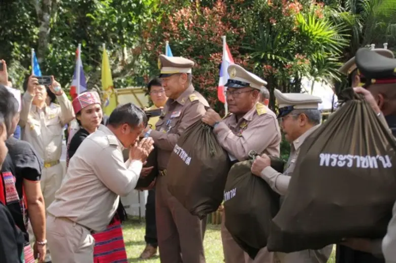 ทรงสืบสาน รักษา ต่อยอด โครงการบ้านเล็กในป่าใหญ่