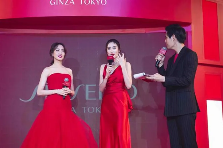 แต้ว-ปอย สองตัวแทนความงามจาก SHISEIDO ถ่ายทอดความงานผ่าน “SHISEIDO BEAUTY DISTRICT” (ชิเซโด้ บิวตี้ ดิสทริกต์) เมือง GINZA จำลองจากญี่ปุ่นสู่แลนด์มาร์กยักษ์ใหญ่สุดตระการตาครั้งแรกใจกลางกรุงเทพฯ