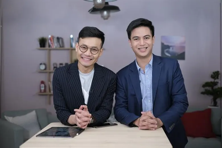 ทีวีไกด์: รายการ “Loukgolf’s English Room” แขกรับเชิญ " ไอติม พริษฐ์ วัชรสินธุ"