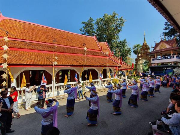 กานต์พิชชา-กิตติยา-อาทิตยา จากช่อง 7HD แปลงโฉมเป็น "สาวไทลื้อ" ร่วมงานบุญผ้าป่าวัดม่อนธาตุ จ.ลำปาง