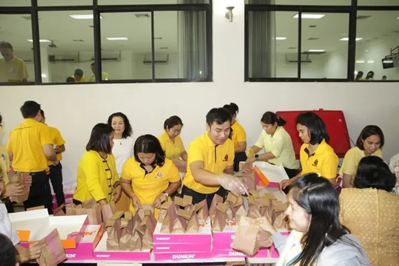 ม.รามฯ ทำบุญตักบาตรถวายเป็นพระราชกุศลแด่ในหลวงรัชกาลที่ 9
