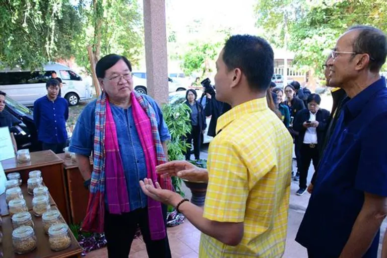นายประภัตร โพธสุธน รัฐมนตรีช่วยว่าการกระทรวงเกษตรและสหกรณ์ ลงพื้นที่ตรวจเยี่ยมศูนย์วิจัยข้าวขอนแก่น กองวิจัยและพัฒนาข้าว กรมการข้าว ณ ต.ในเมือง อ.เมือง จ.ขอนแก่น