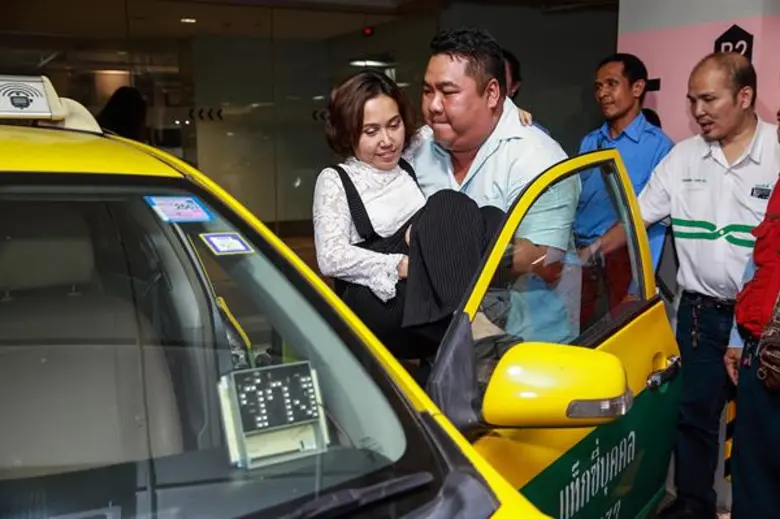“แกร็บแอสซิสท์” เข้าใจ เข้าถึง...เพื่อบริการที่ดีกว่าสำหรับผู้พิการ ภารกิจเล็กๆ ที่ยิ่งใหญ่ของพาร์ทเนอร์คนขับแกร็บแท็กซี่