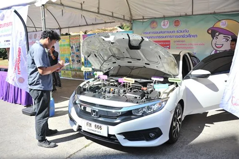 อาชีวะอาสาร่วมด้วยช่วยประชาชน เทศกาลปีใหม่ 2563 ตรวจสภาพรถเบื้องต้นฟรีก่อนออกเดินทาง พร้อมตรวจเข้มรถโดยสารสาธารณะ หวังไม่ให้มีผู้เสียชีวิตจากรถโดยสารสาธารณะตามเป้าหมายรัฐบาล