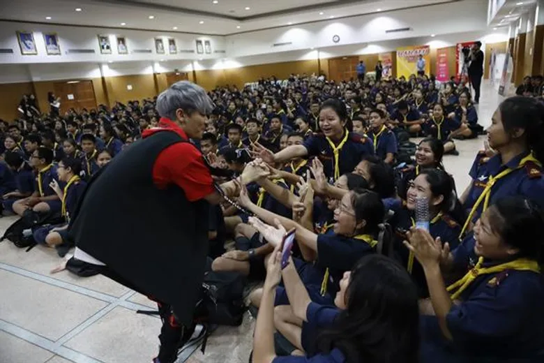'HANAMI SCHOOL TOUR 2019’ ศิลปิน 'โมโน มิวสิค’ พร้อม 'ตั้ม เดอะสตาร์’ สร้างสีสัน-เสริมความรู้ ให้น้องๆ 'รร.สีกันฯ’