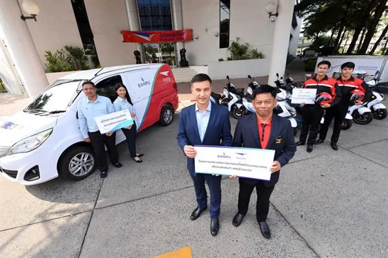 “ไปรษณีย์ไทย” จับมือ “บ้านปูฯ” เปิดตัวรถขนส่งไปรษณีย์พลังงานไฟฟ้า รับเทรนด์รักษ์โลก นำร่องให้บริการในเขตกทม. และปริมณฑล