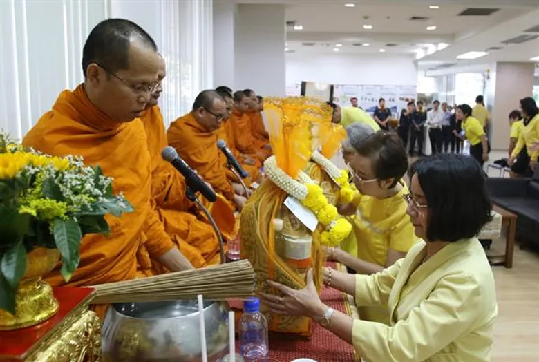 ธพว. น้อมรำลึกในพระมหากรุณาธิคุณ จัดกิจกรรมทำบุญตักบาตรถวายเป็นพระราชกุศล เนื่องในโอกาสวันคล้ายวันเฉลิมพระชนมพรรษาในหลวงรัชกาลที่ ๙ วันชาติ และวันพ่อแห่งชาติ