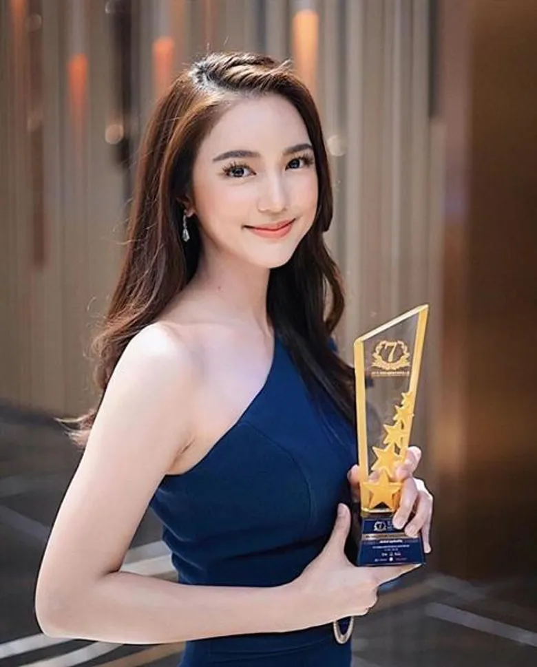 นักแสดงช่อง 3 เข้ารับรางวัล “ออสการ์เมืองไทย” "Thailand Headlines Person of the Year Awards 2019" สานสัมพันธ์ไทย-จีน ยิ่งใหญ่ระดับเอเชีย