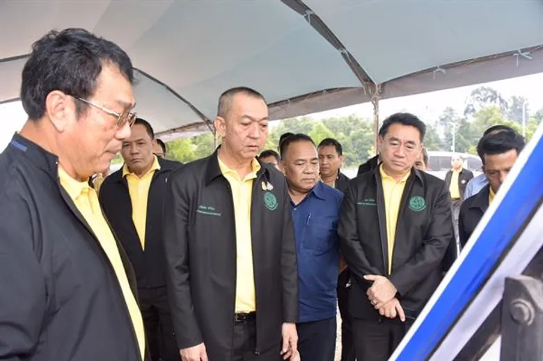 “เฉลิมชัย” นำทีมลงใต้ ติดตามสถานการณ์น้ำ สร้างความมั่นใจในการป้องกันและบรรเทาอุทกภัยใน อ.หาดใหญ่ ย้ำทุกจว.เตรียมแผนรับมือเพื่อให้เกิดความเสียหายน้อยที่สุด