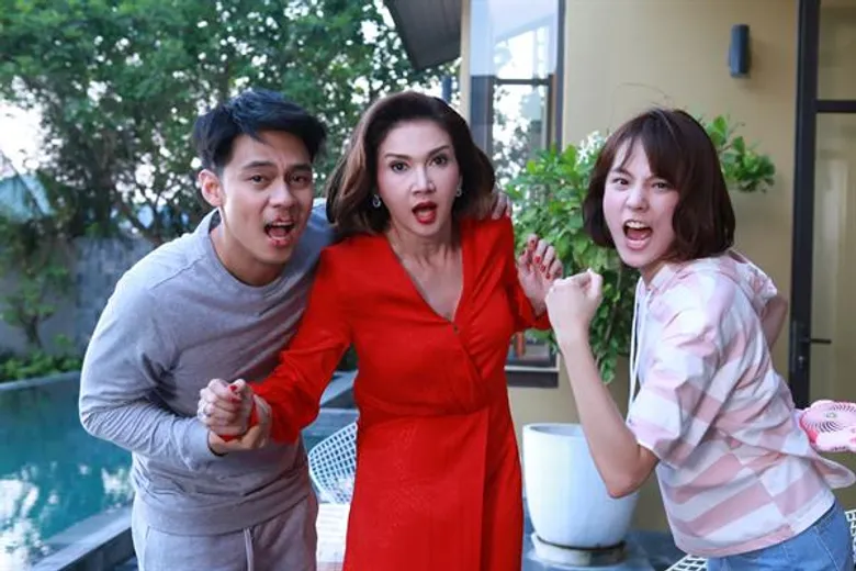 “แอน สิเรียม” ลงละครคอมมาดี้ครั้งแรก!! จัดเต็มเล่นใหญ่ไฟกระพริบ สุดปลื้มแฟนๆ ชอบ