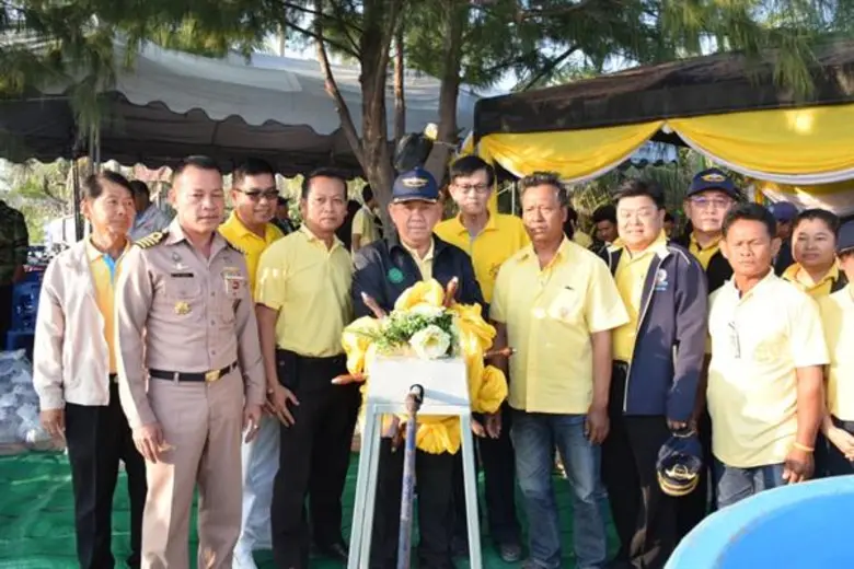 “อธิบดีกรมประมง” นำคณะสื่อมวลชนลงพื้นที่ จ.เพชรบุรี ลุยติดตามการขึ้นทะเบียนเรือประมงพื้นบ้าน หลังออกประกาศฯ พบชาวประมงเริ่มตื่นตัวเป็นอย่างมาก พร้อมร่วมกันปล่อยพันธุ์สัตว์น้ำเนื่องในวันคล้ายวันพระราชสมภพ ในหลวงรัชกาลที่ 9