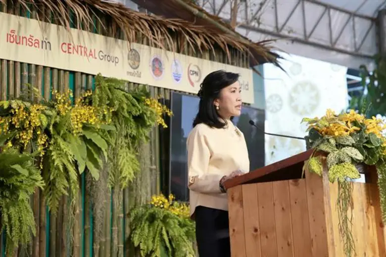 “กลุ่มเซ็นทรัล” ร่วมกับ “กรมป่าไม้” จัด “กิจกรรมเทิดพระเกียรติเนื่องในวันพ่อแห่งชาติและวันดินโลก นิทรรศการชุด “ดิน น้ำ ป่า...จากพสุธาสู่นภาลัย”