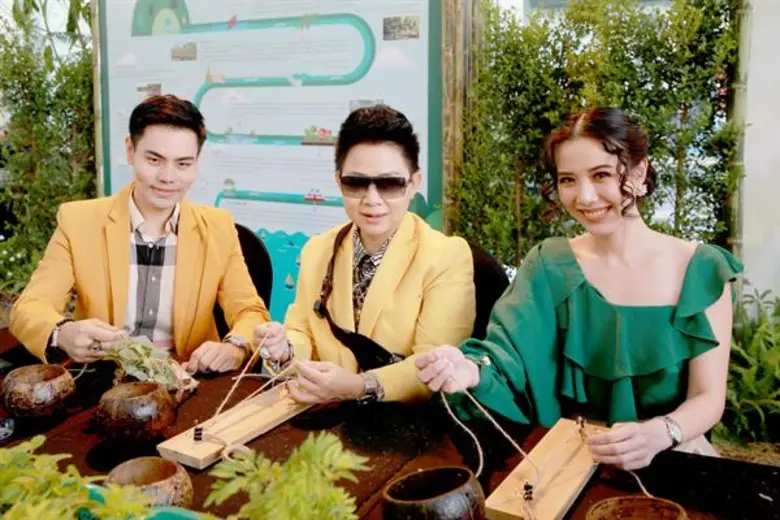 “กลุ่มเซ็นทรัล” ร่วมกับ “กรมป่าไม้” จัด “กิจกรรมเทิดพระเกียรติเนื่องในวันพ่อแห่งชาติและวันดินโลก นิทรรศการชุด “ดิน น้ำ ป่า...จากพสุธาสู่นภาลัย”